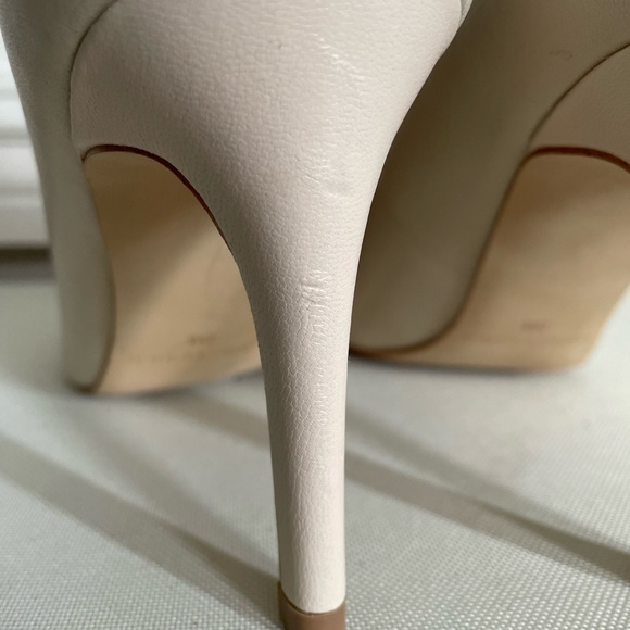 Marc Fisher Light Taupe Round Toe Leather Heels size 8 - Picture 6 of 11